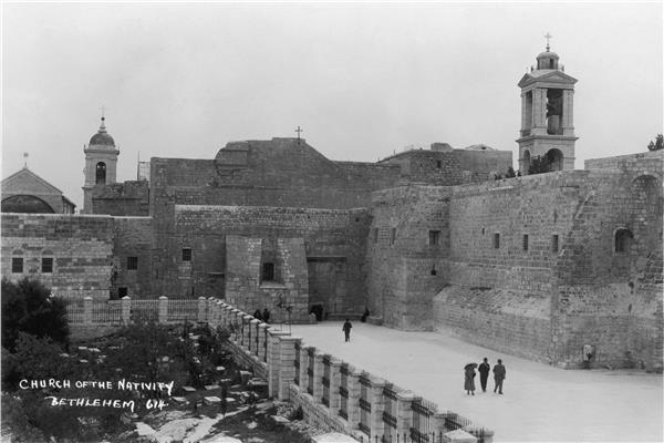 صورة تاريخية لكنيسة المهد في بيت لحم عام 1945