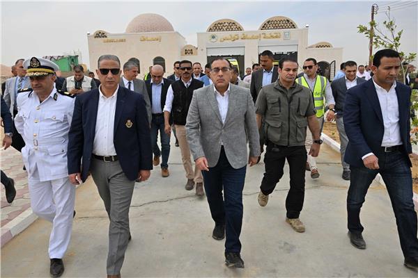  رئيس الوزراء يتفقد عدداً من مشروعات المبادرة الرئاسية 