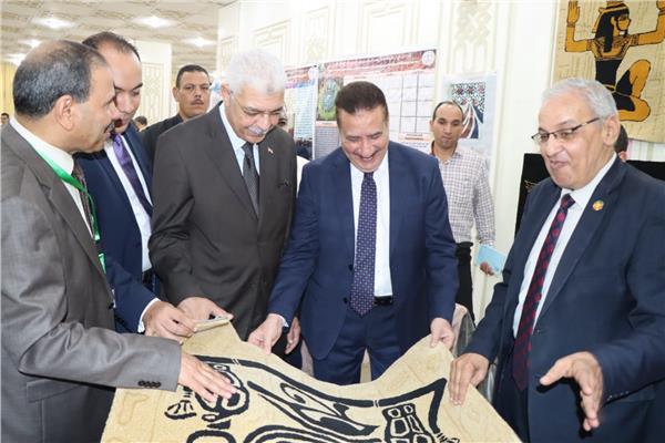 القاصد  وأبو ليمون  يفتتحان معرض الصناعات والإبتكارات