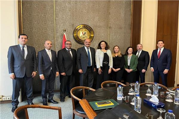 السفير د. حازم فهمي مساعد وزير الخارجية للشئون الأمريكية و الوفد الأمريكي
