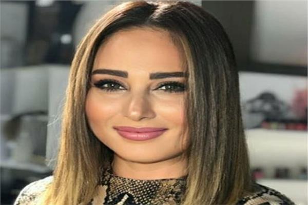 الفنانة رحاب الجمل