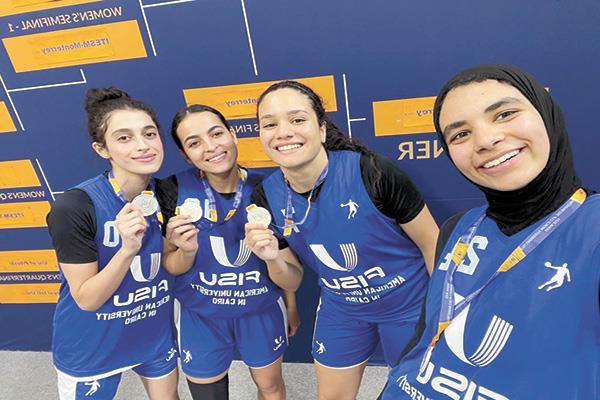 منتخب بنات الجامعات يفوز بفضية كأس العالم