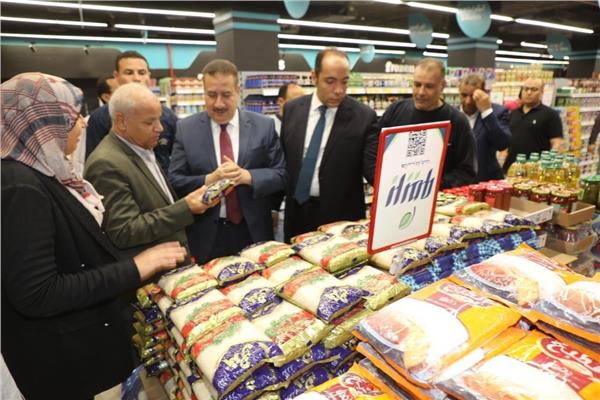 محافظ المنوفية خلال إحدى الجولات