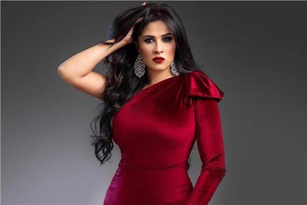 ياسمين عبد العزيز