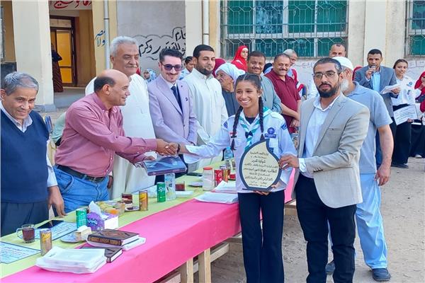 إدارة الصف التعليمية بجنوب محافظة الجيزة تكرم الطلبة الأوائل والمتفوقين وحفظة القرآن الكريم