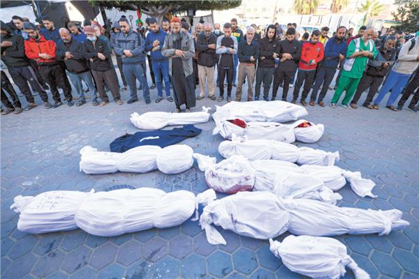 صلاة الجنازة على شهداء فى قصف للاحتلال فى غزة