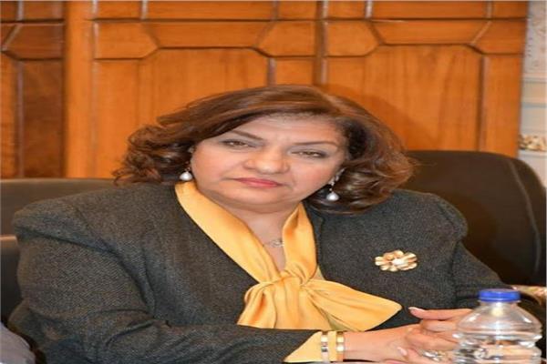 النائبة ايفلين متى