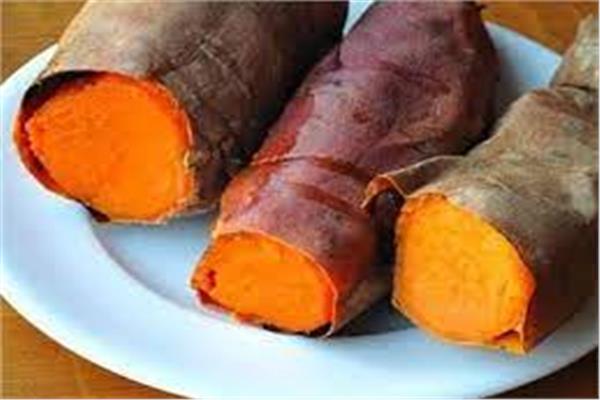 البطاطا المشوية - أرشيفية 
