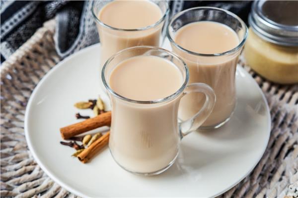 الشاي باللبن