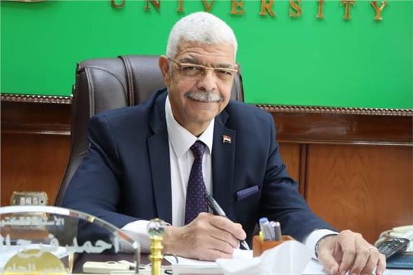 الدكتور أحمد القاصد رئيس الجامعة