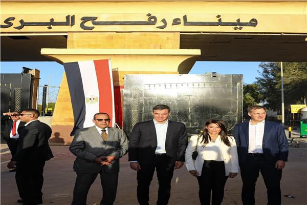 د. رانيا المشاط من أمام معبر رفح