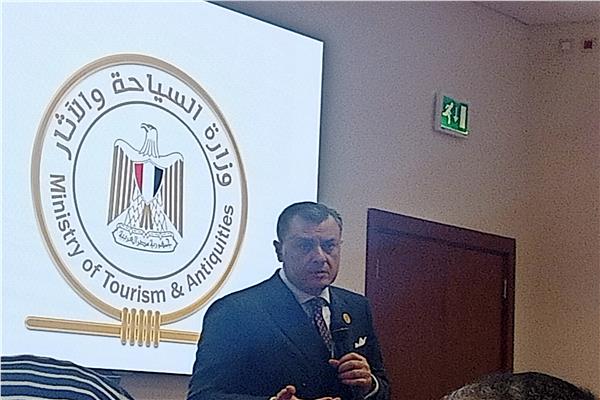 وزير السياحة والاثار