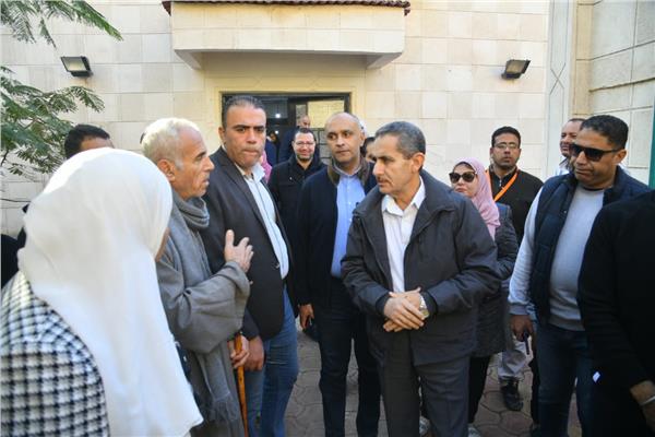 الدكتور طارق رحمي محافظ الغربية خلال جولات ميدانية