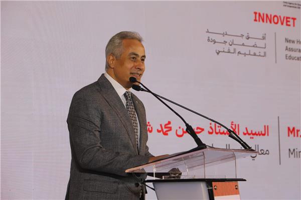 حسن شحاتة وزير العمل