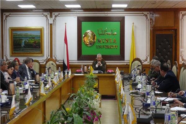 الدكتور عصام الدين صادق فرحات رئيس الجامعة