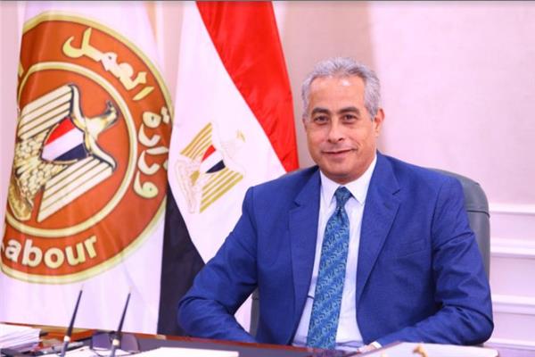 حسن شحاتة وزير العمل