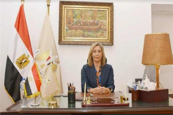 وزيرة الثقافة 