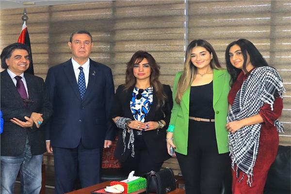 في اليوم العالمي للتضامن.. ملك زاهر تزور سفارة فلسطين لدعم مجتمع الصم