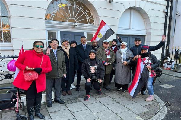 بعض افراد الجالية المصرية فى بريطانيا 