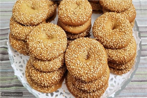 كعك الشاي بالسمسم