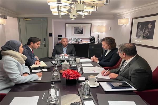 الفريق مهندس كامل الوزير وزير النقل اجتماعاً موسعاً مع أندى دلون