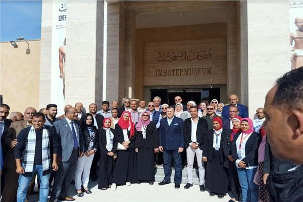 وزير السياحة والاثار من امام متحف إيمحتب 