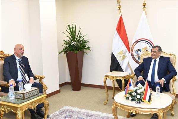 وزير الإنتاج الحربي
