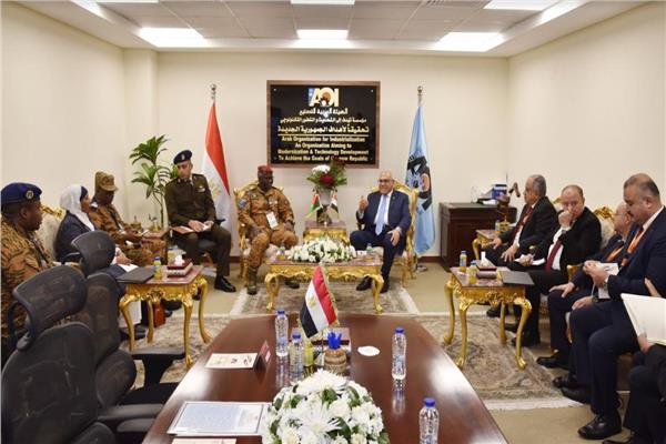  رئيس الهيئة العربية خلال الاجتماع