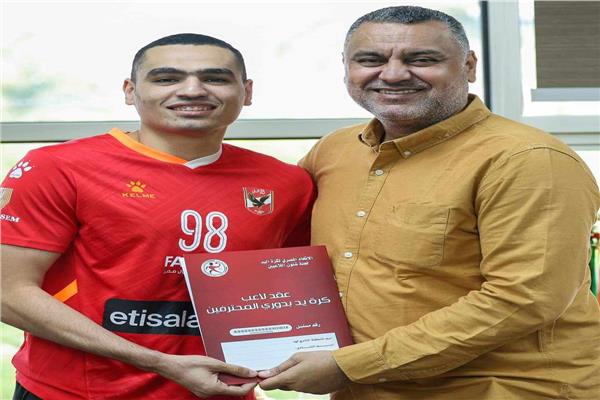 خالد العوضي، مدير النشاط الرياضي بالنادي الأهلي، وعمر خالد «كاستيلو»