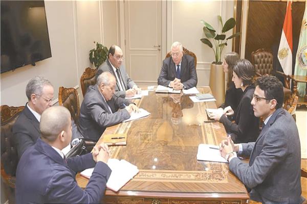 وزير الزراعة خلال لقائه مديرة الوكالة الفرنسية للتنمية