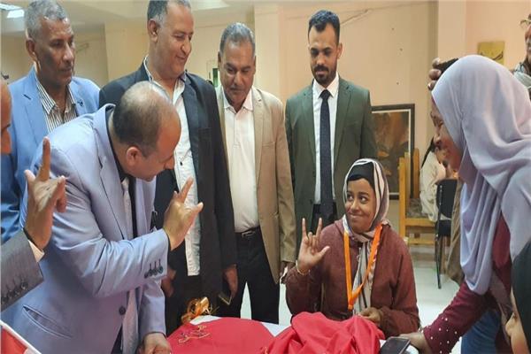 مركز إشارى لتسهيل التعامل مع الصم والبكم