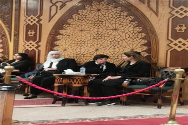 الفنانة رانيا فريد شوقي تتلقى العزاء