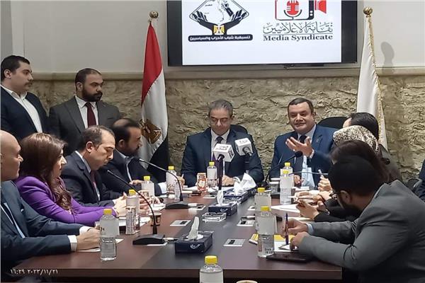 التنسيقية تلتقي نقابات الأطباء والإعلاميين والزراعيين