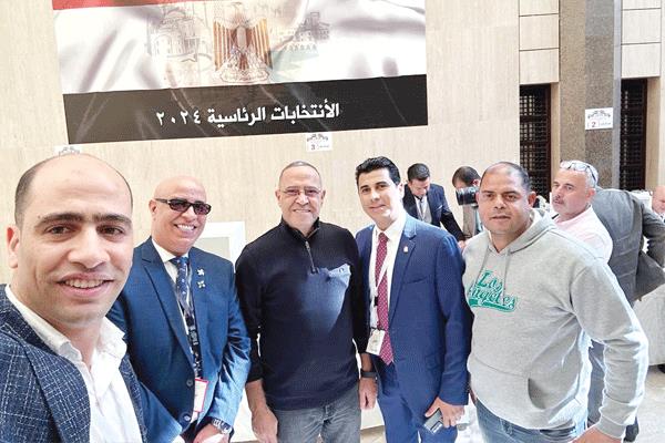  أشرف عبدالباقى أثناء التصويت