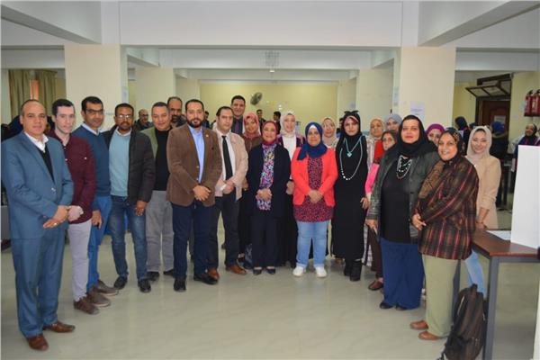  أعضاء هيئة التدريس من مختلف التخصصات العلمية