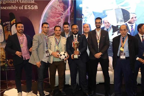 فريق قسم الأمراض الصدرية بكلية طب البنين بالقاهرة برئاسة الدكتور خالد حليمة