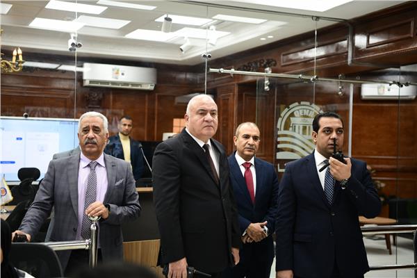 محافظ قنا يترأس غرفة العمليات الرئيسية  