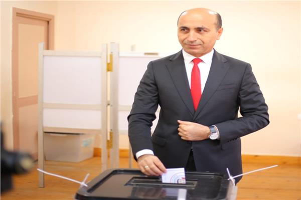 رئيس جامعة دمنهور يدلى بصوته فى الانتخابات الرئاسية   