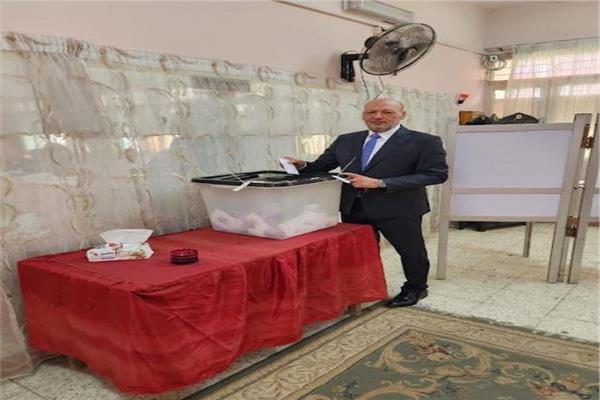 رئيس حزب "المصريين" 