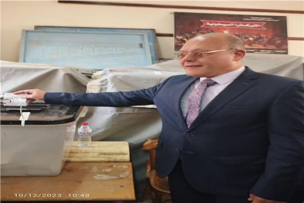 رئيس جامعة سوهاج يدلي بصوته في الانتخابات الرئاسية ٢٠٢٤