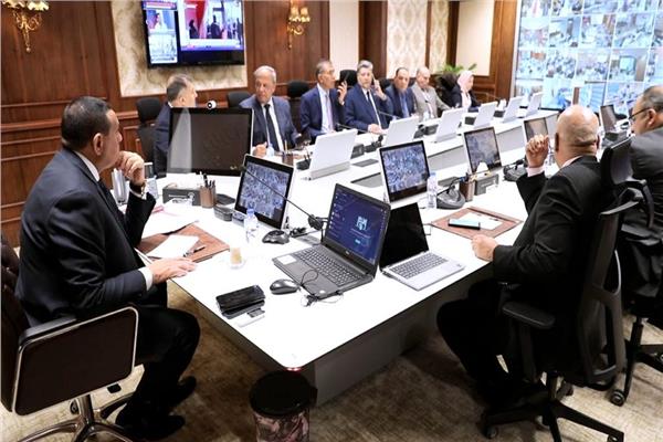 اللواء هشام آمنة وزير التنمية المحلية خلال متابعته سير العملية الانتخابية فى انتخابات رئاسة الجمهوية