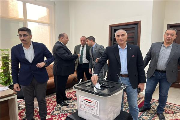نواب "هيئة المجتمعات العمرانية" ومساعدوهم يدلون بأصواتهم في الانتخابات الرئاسية