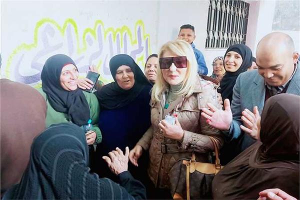 نادية الجندي تدلي بصوتها في الانتخابات الرئاسية