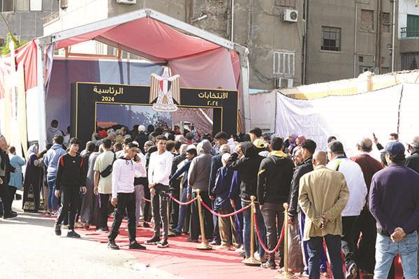 القاهرة منورة بطوابيرها