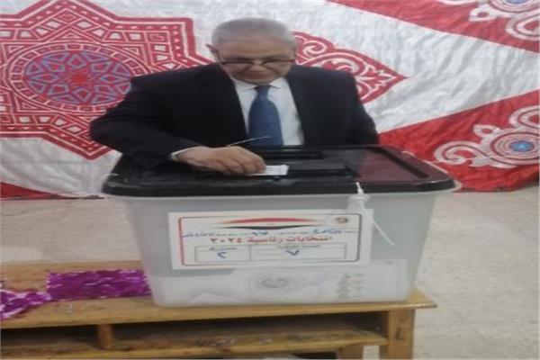  المهندس حسام عفيفي خلال الإدلاء بصوته