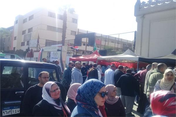 استمرار توافد المواطنين على مدرسة السعيدية بالجيزة في ثاني أيام الانتخابات الرئاسية