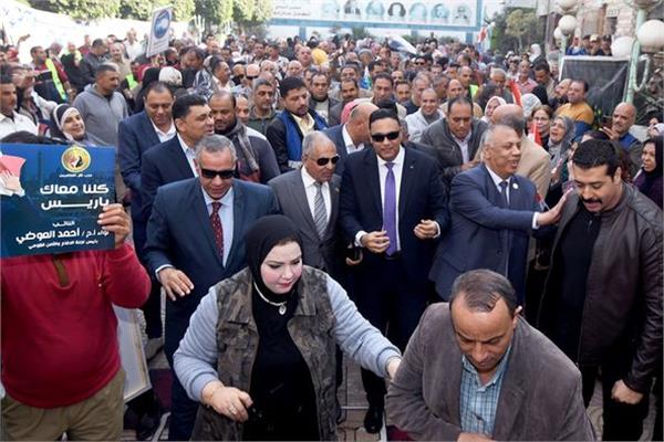  محافظ الدقهلية خلال جولة تفقدبة لعدد من مقار اللجان الانتخابية 