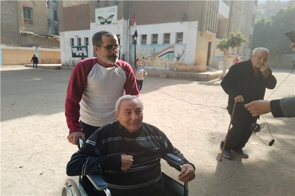 مسن يشارك بالانتخابات الرئاسية