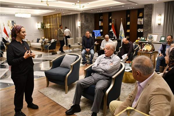 محافظ جنوب سيناء يبحث الفرص الاستثمارية لزيادة عوائد صناديق المحافظة