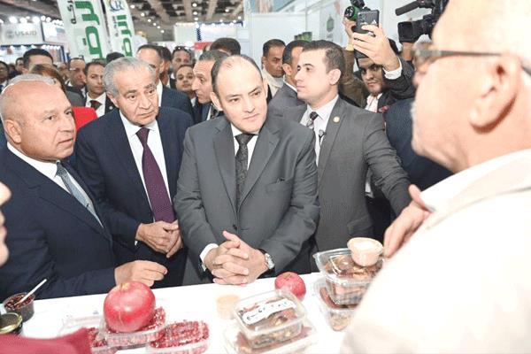 وزراء التجارة والصناعة والنقل والتموين خلال افتتاح معرض «فوود أفريكا»